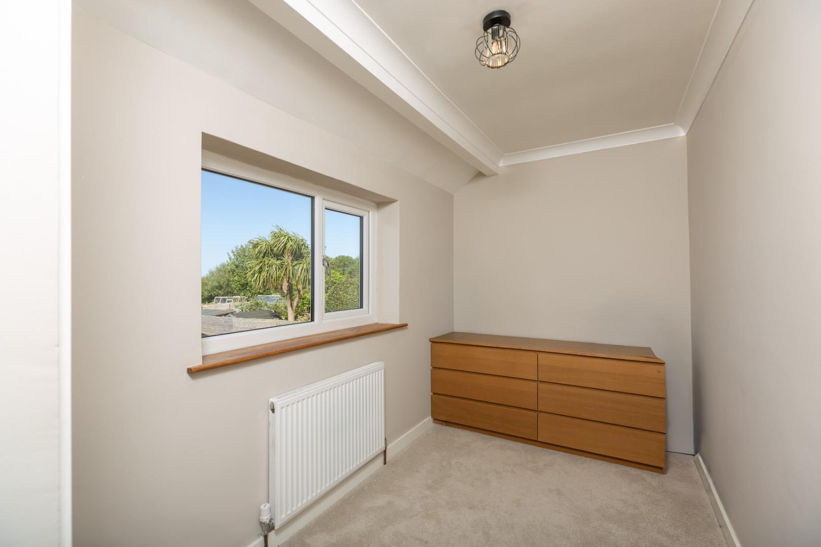 Tirmynydd Road, Three Crosses, Swansea, SA4 3PB